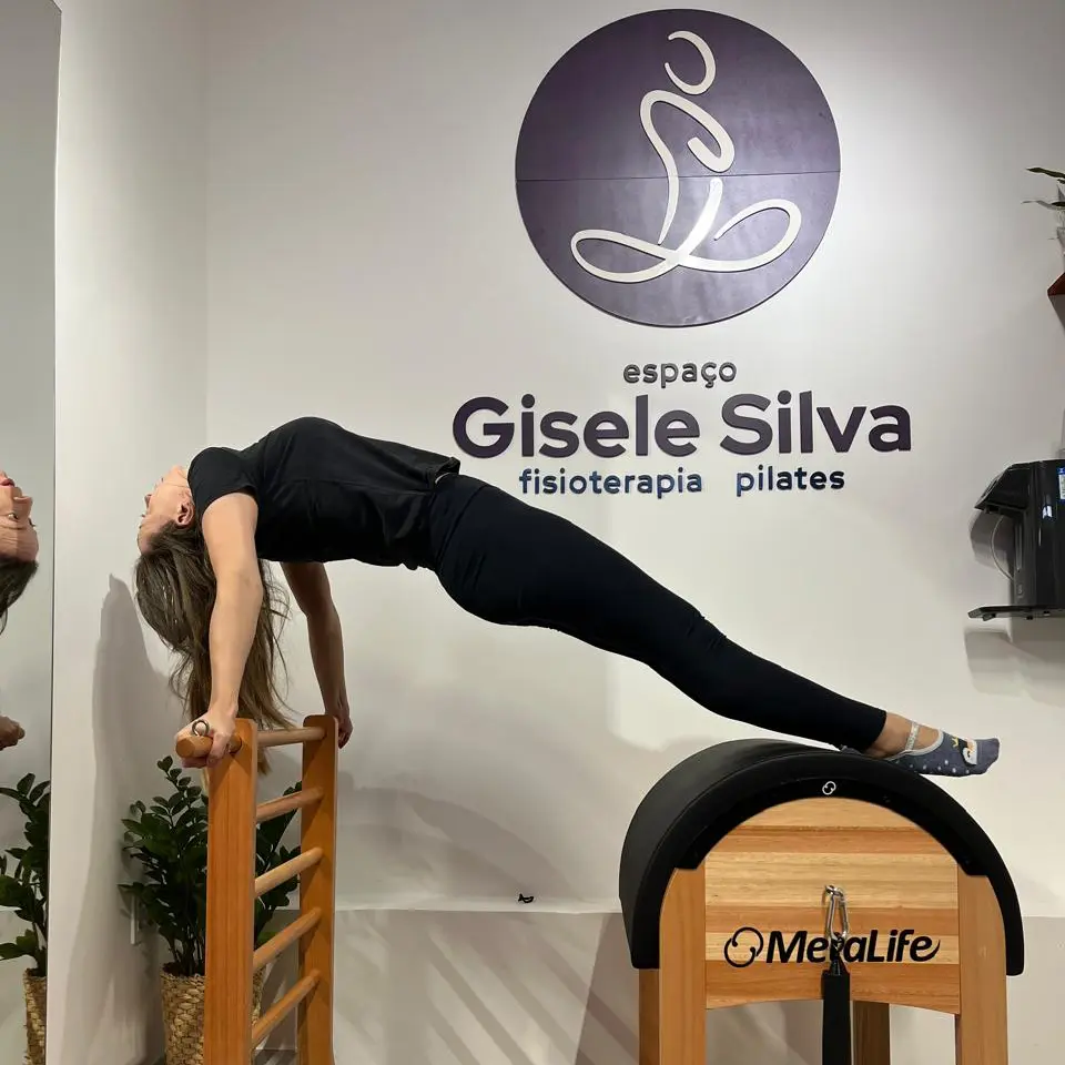 Mulher fazendo pilates, Espaço Gisele Silva