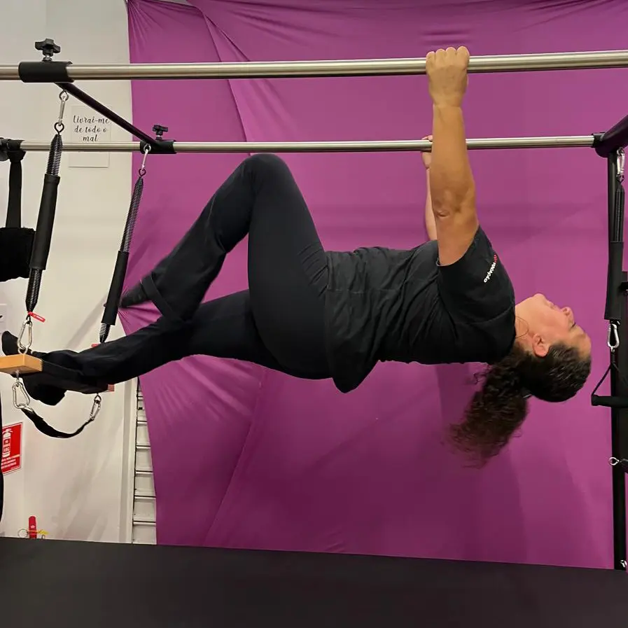 Mulher fazendo pilates, Espaço Gisele Silva