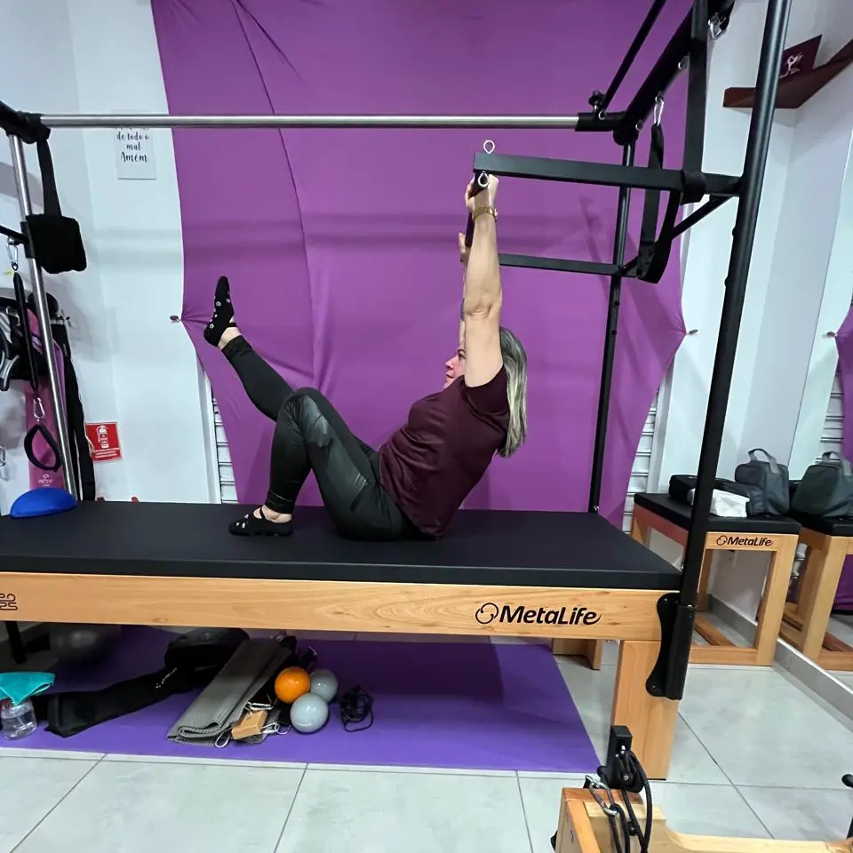 Mulher fazendo pilates, Espaço Gisele Silva