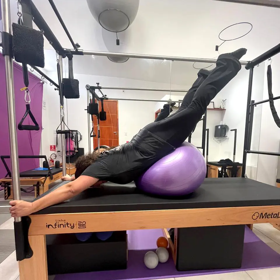 Mulher fazendo pilates, Espaço Gisele Silva
